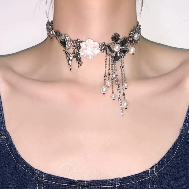 HUANZHI Romantic Elegant Flower Tassel Necklace Metal Butterfly Vintage Faux Pearl Choker Fashion Unisex Jewelry for Women New