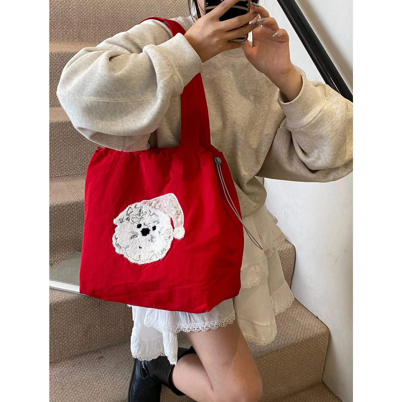 

New trendy drawstring tote bag with lazy style, large capacity women's shoulder bag, cartoon art office commuting tote bag