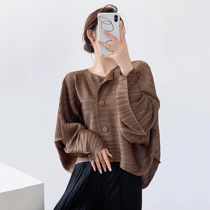 

YUDX Miyake Loose High-end Single-breasted O-Neck Long-sleeved Shirt Solid Colour Pleated Loose Solid Colour Blouse 2025 Summer