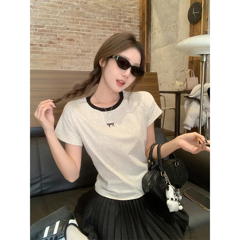 Top bordado de lunares con bloques de color para mujer en verano 2025, camiseta adelgazante de manga corta