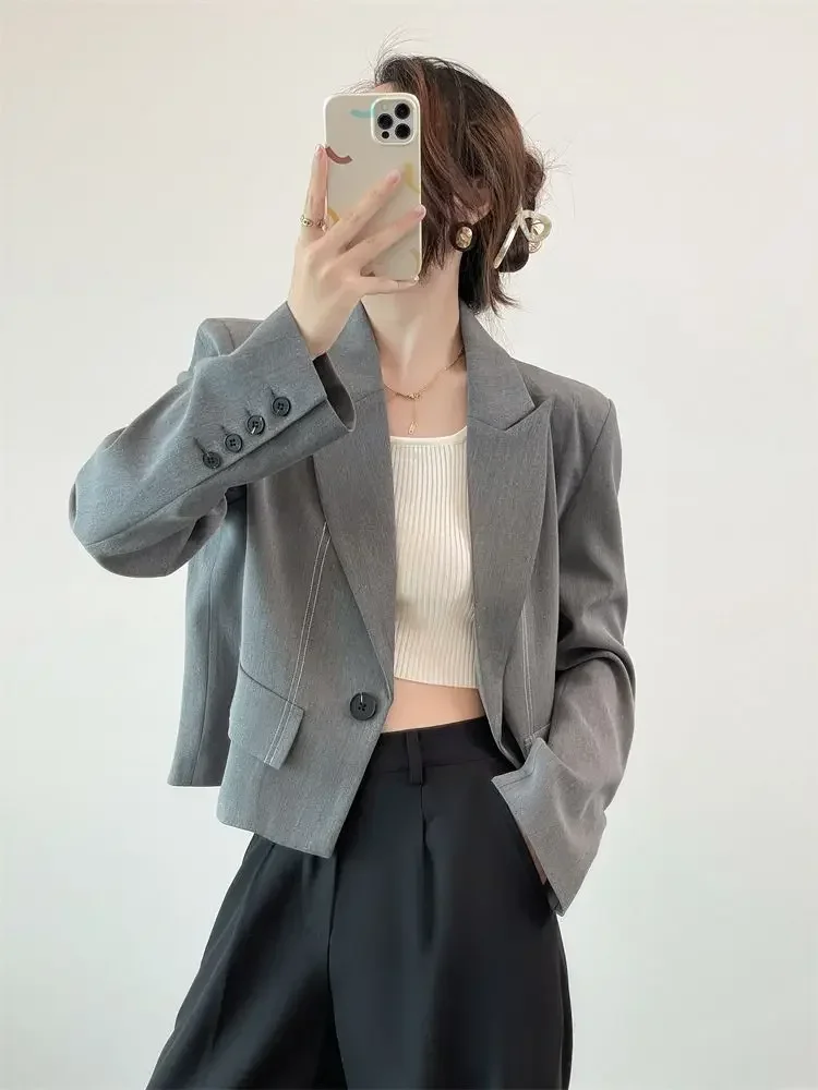 Blazer français à manches courtes pour femmes, manteau de tempérament de la mode, haut adt décontracté, blazer monochrome polyvalent, tendance printemps et été 2023