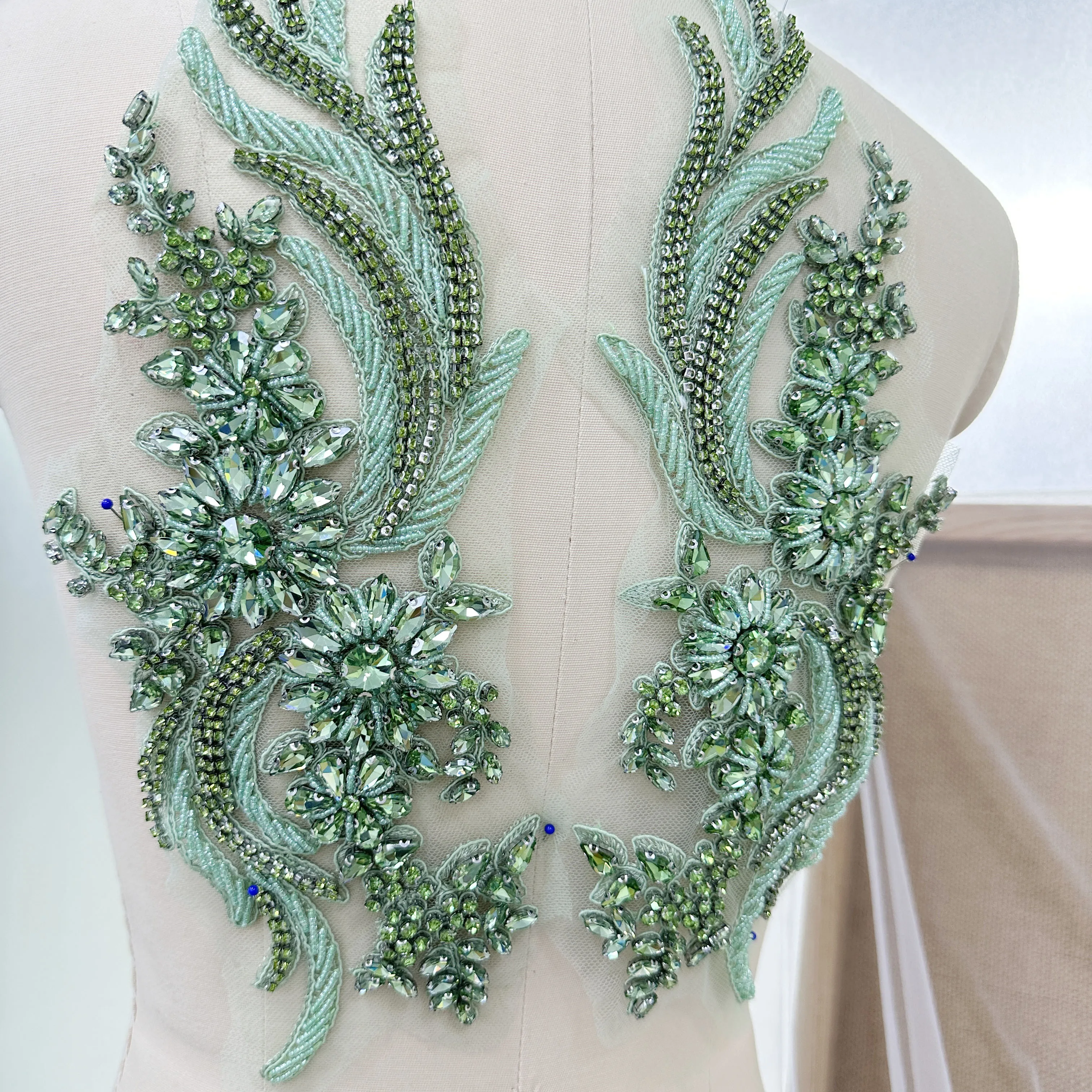 Apfelgrüne Phoenix-Strass-Applikation mit Perlen, Kristall-Brautkleid-Oberteil, Cape Couture Kristall-Applikation – Detail 6