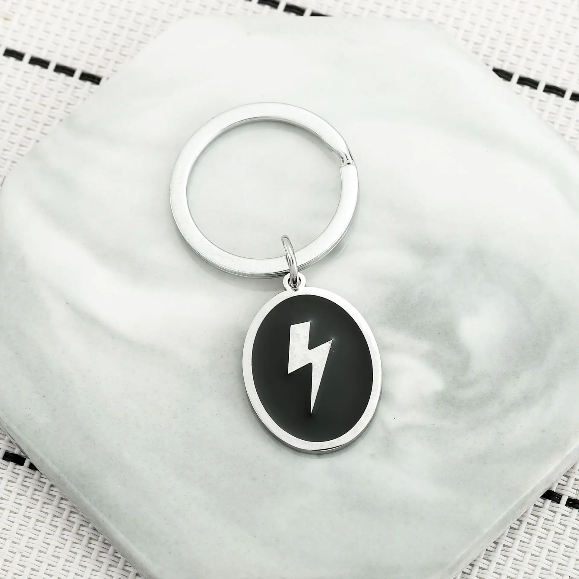 A Personalized Minimalist Lightning Oval Keychain Car Keychain