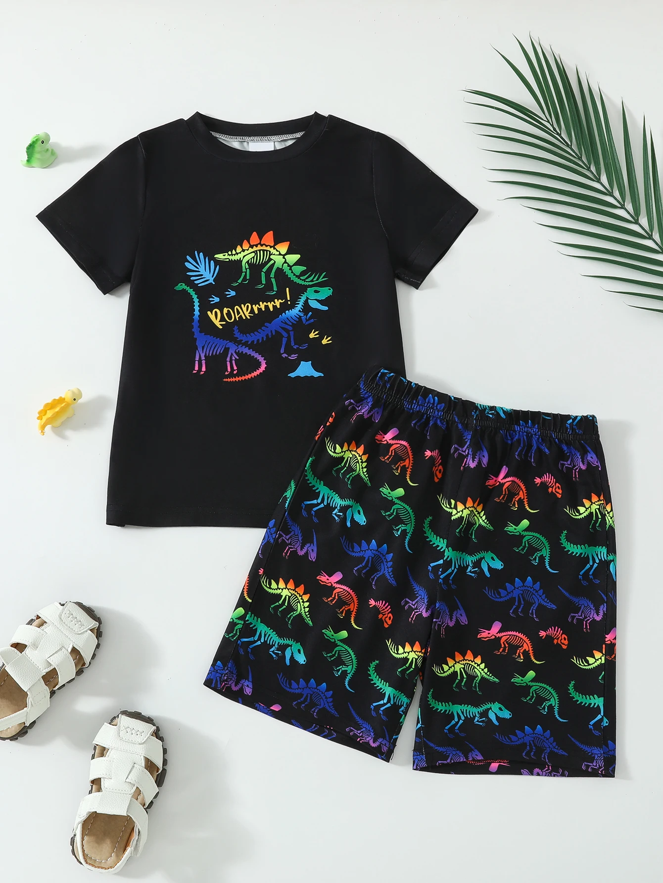 

Boys 2-piece Pajama Set Luminous Cartoon Dinosaur Printed Crew Neck Short Sleeve T-shirt + Matching Short Pants Comfy Loungewea