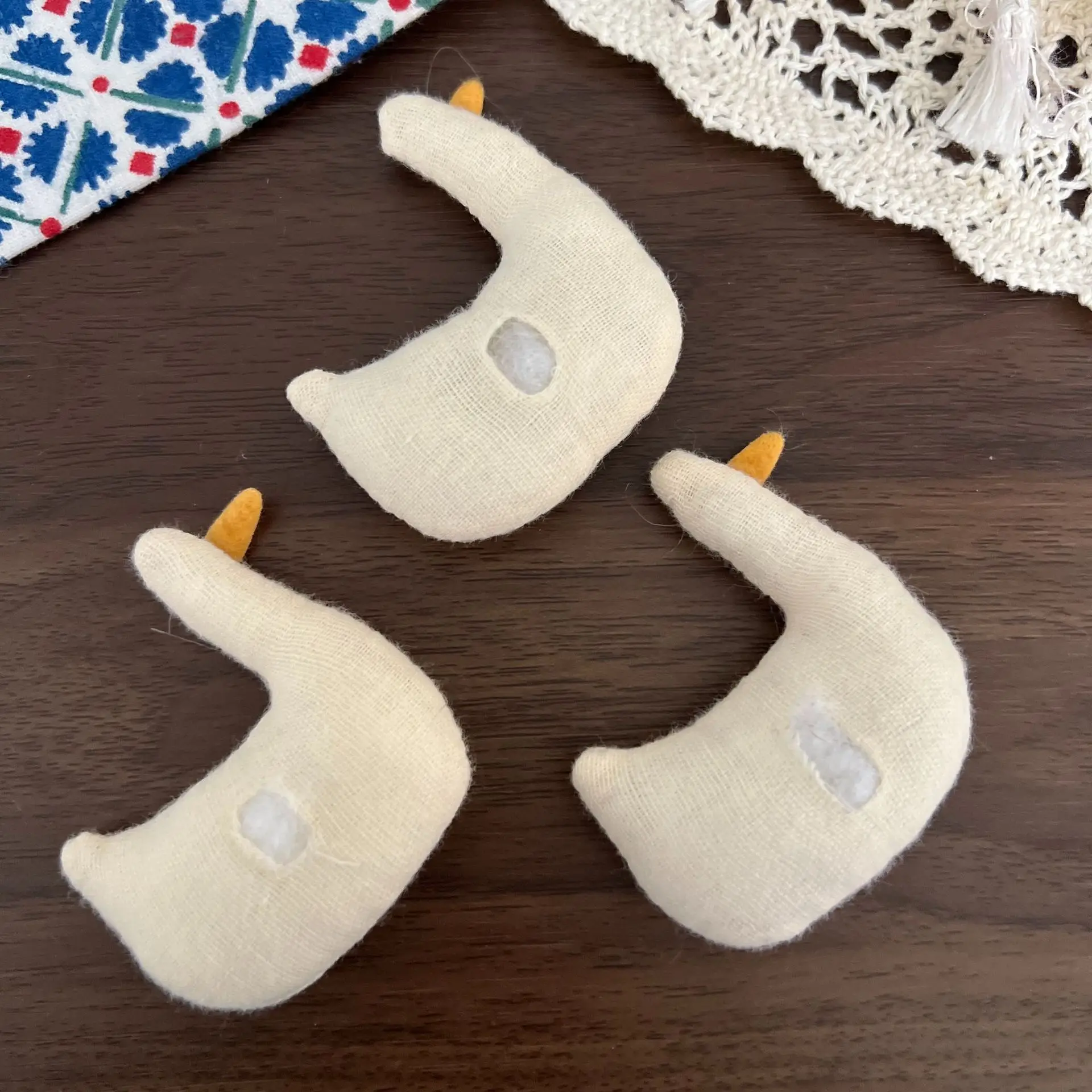 Brooch Pin DIY Accessory Cute White Goose Cotton Filled Fabric for Scarf Shoes Socks Bag Decoration Semi Finished Mini Light