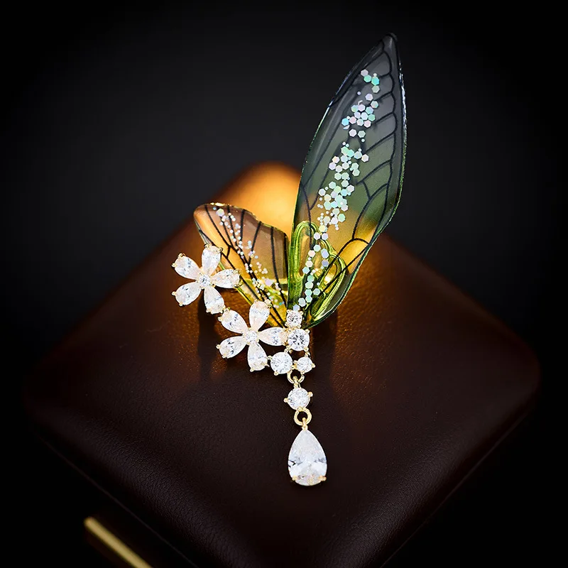 

Fashionable Light Luxury Butterfly Wing Micro Inlaid Zirconia Dynamic Brooch High-end Exquisite Versatile Coat Accessory Brooch
