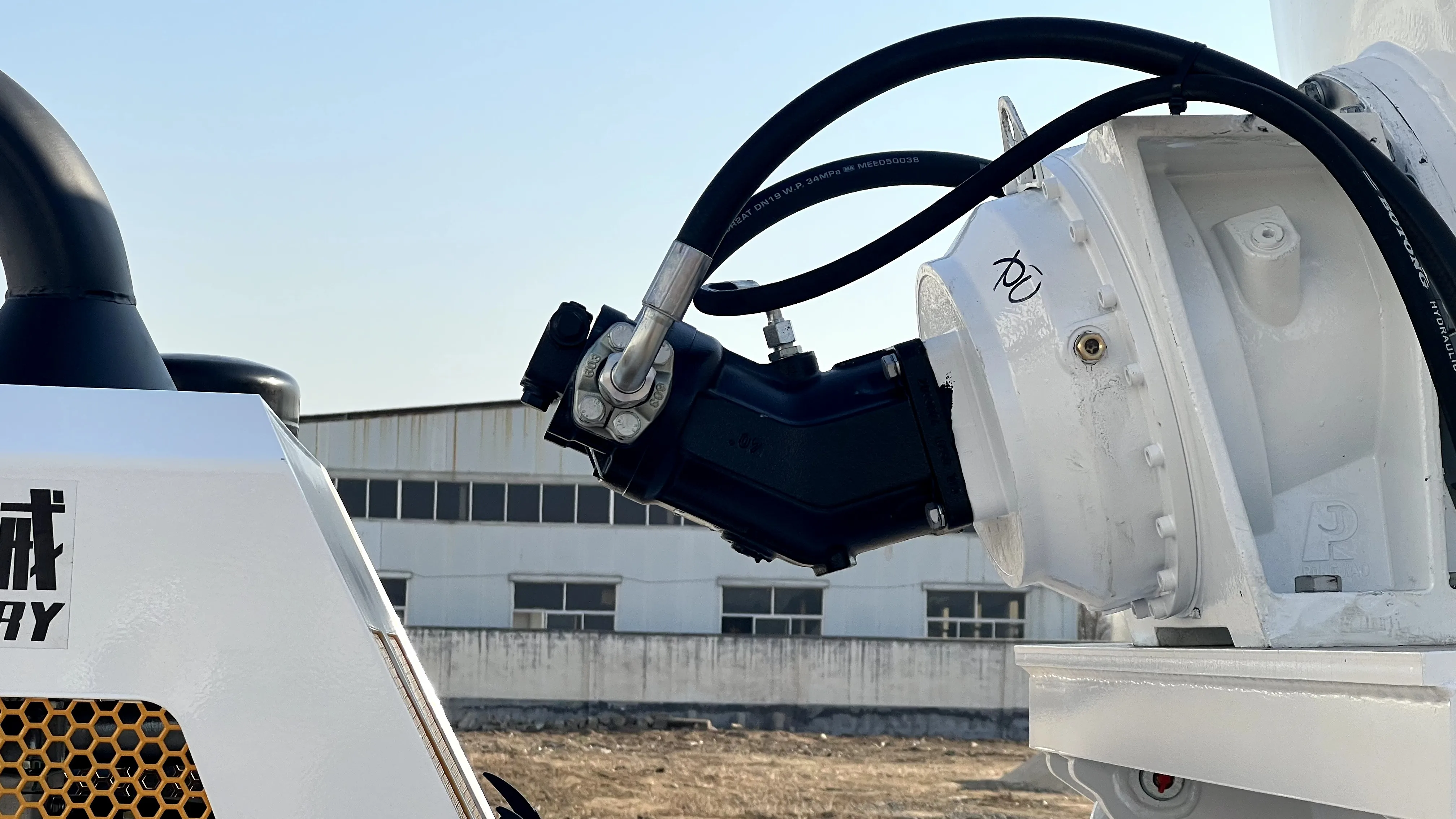 Easy Maintenance Self Loading Concrete Mixer Truck for Engineering Machine Fleets