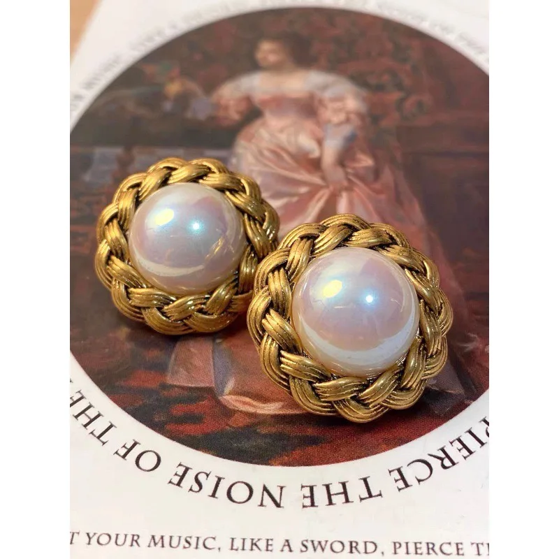 

Europe And The United States New Plaid Pearl Exaggerated Earrings Retro Simple Female Jewelry Gifts 2024