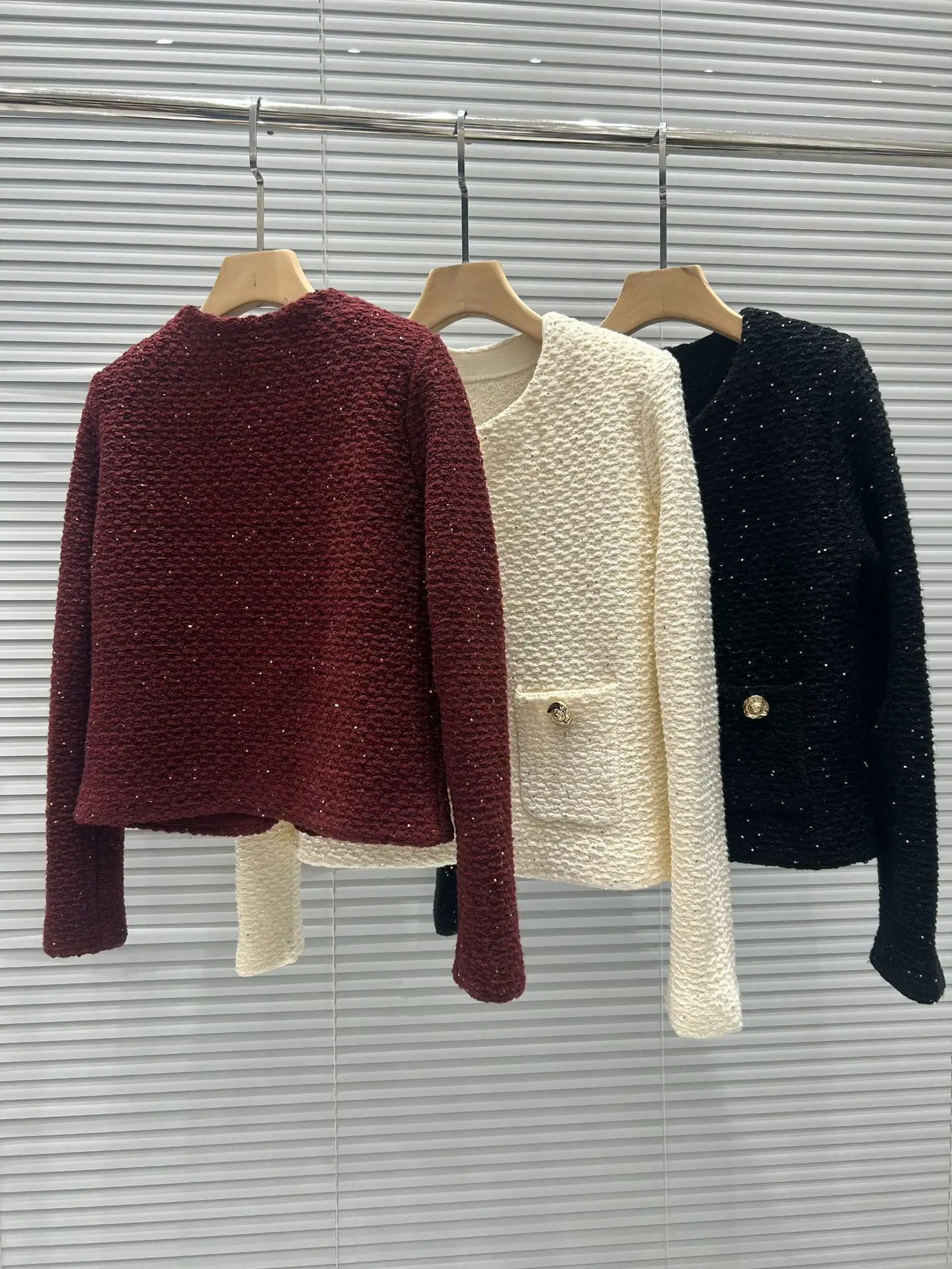 CHUJIE 2025 خريف شتاء جديد النمط الفرنسي ضوء فاخر الترتر مشبك معدني رقبة مستديرة أنيقة موضة تنوعا سترة قصيرة