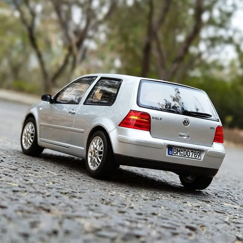 1:64 Golf R GTI MK4 Legierung Klassisches Sportwagen-Modell Druckguss Metall Rennfahrzeug-Modell Hochdetaillierte Miniatur-Skala Geschenk