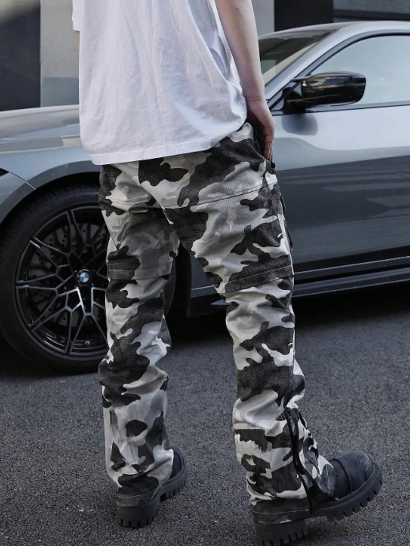 Men's Camo Print Flap Pocket Side Drawstring Waist Loose Cargo Camo Pants, Fall Fashionable loose multi pocket camouflage