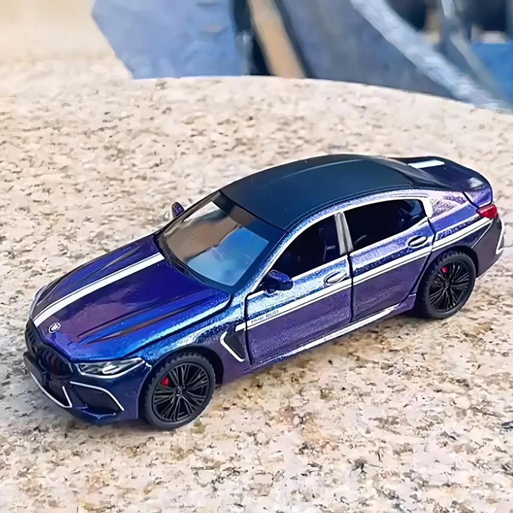 Maßstab 1:32 BMW M8 Modelle Autos Legierung Druckguss Spielzeug mit Licht Sound Fahrzeuge Türen geöffnet Miniatur Auto Büro Tisch Ornament