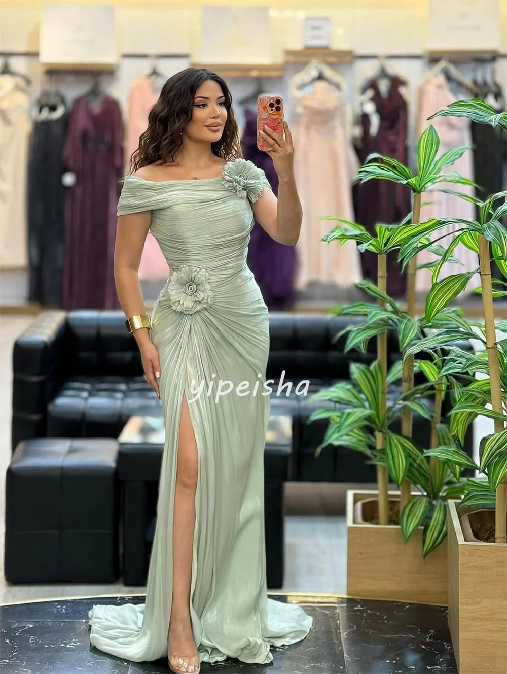 Abiti lunghi con spalle scoperte a sirena con pieghe di fiori fatti a mano in chiffon elegante stile moderno personalizzato Abiti da cerimonia su misura