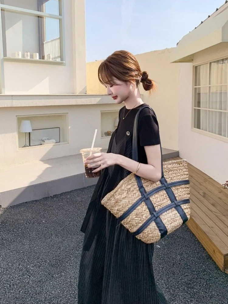 

2026 Summer Women's Fashion Loose Fit Stripe Jumpsuit With Black Tee Age Defying Co Ord Set