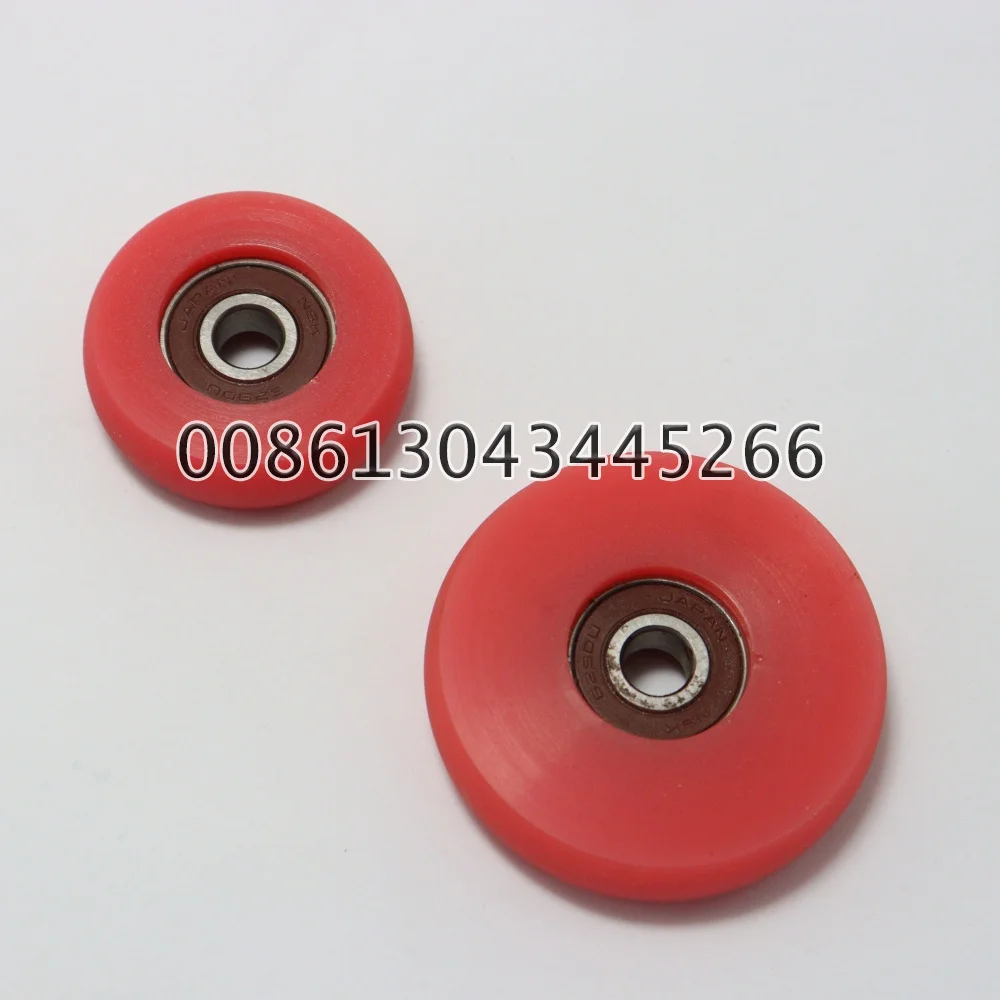 

2pcs Quality Offset Printing Machine Man Roland 200 600 700 Paper Pressure Roller anti-static OB Rubber Pinch Roller 021C050013
