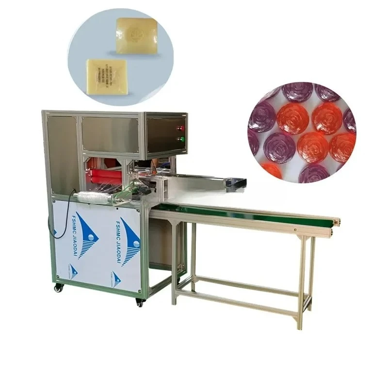 آلة تعبئة وتغليف الصابون المصنوعة يدويًا الصغيرة آلة تغليف أفلام الصابون البلاستيكية آلة التغليف الأفقية