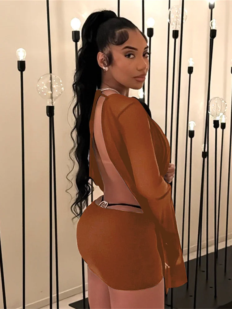 Sukienka Nibber z kołnierzykiem, rozkloszowanymi rękawami, odkrytymi plecami, sznurowaniem, frędzlami, zakładkami, siateczką, seksowna, idealna na plażę, imprezę, w stylu kokieteryjnym, mini, dopasowana.