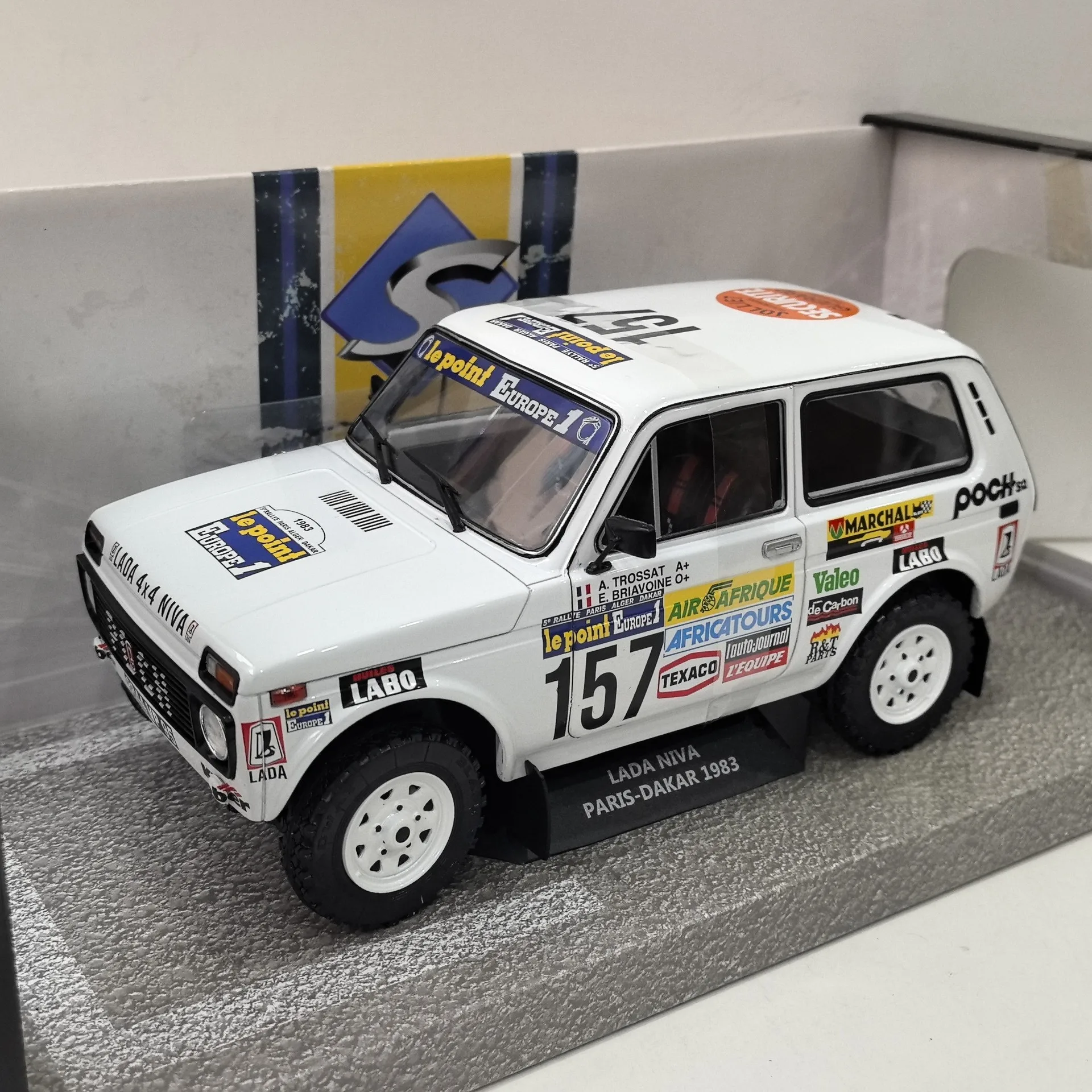 

Diecast SOLIDO S 1/18 LADA NIVA 1983 #157 SUV Alloy Car Model Collectible Toy Gift Souvenir Display Ornament