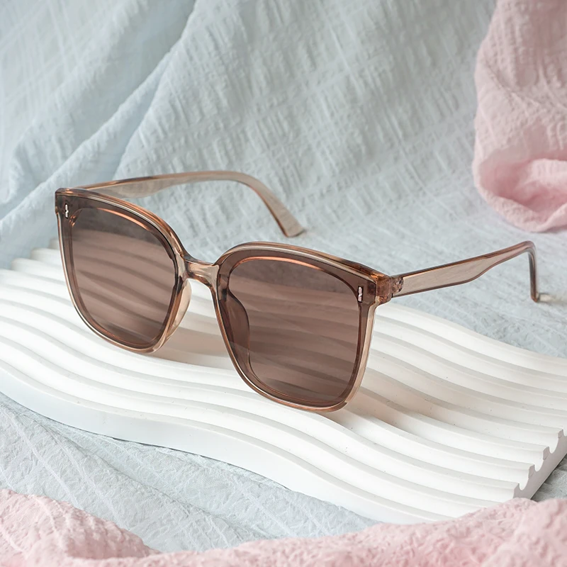 نظارات شمسية بإطار مزخرف عصرية، إكسسوار أزياء لا غنى عنه في الداخل والخارج، خيارات متعددة الألوان للجنسين