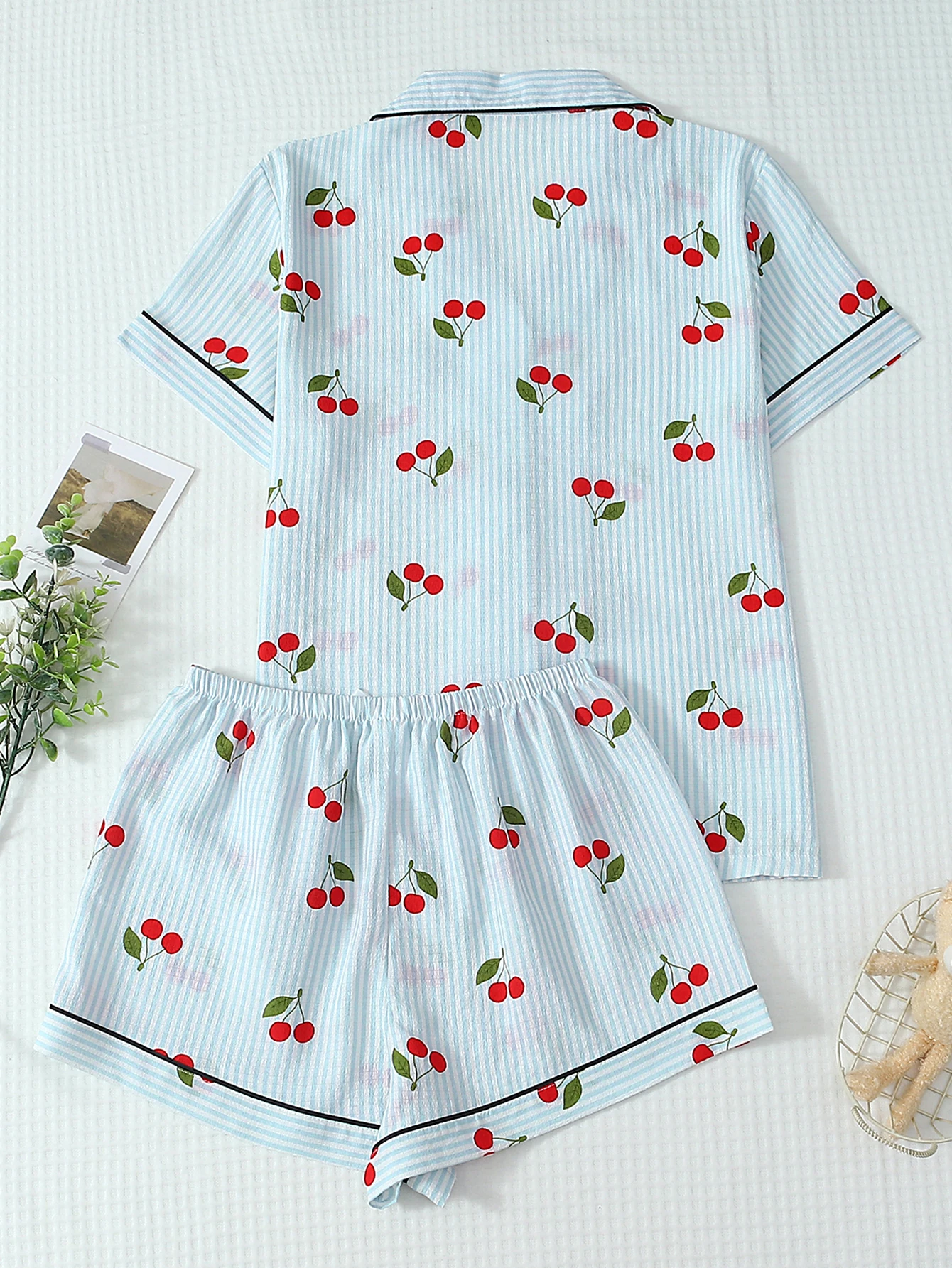 Two-Piece Comfortable Striped Heart-Pattern Lapel Button-Down Short-Sleeve Top with Pockets and Bow-Knot Shorts Spring/Summer Women's Pajamas Loungewear Set Suitable for Home Use