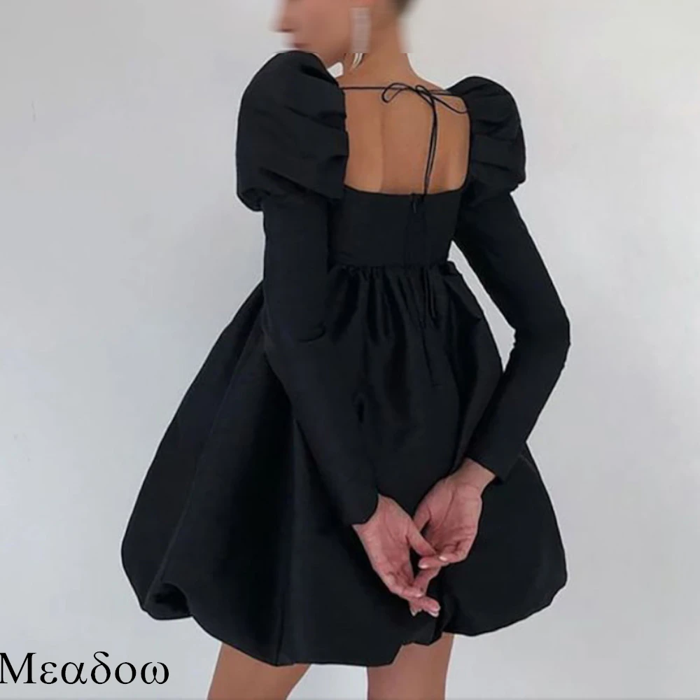 カスタマイズされたサテンフォーマルウェディングドレスエレガントなスクエアカラー高品質ブライダルパーティー魅力的なミニ丈繊細なブライダルドレス