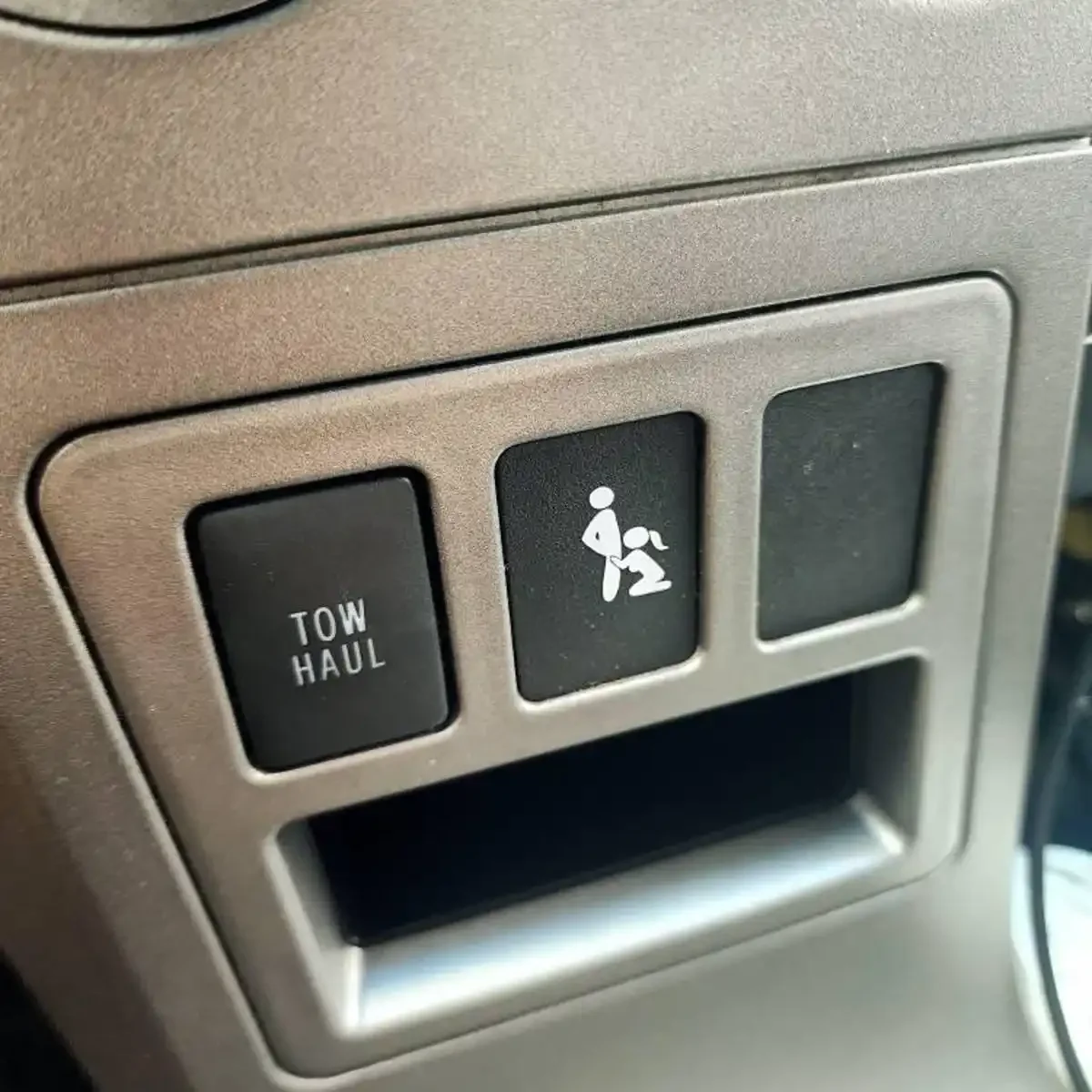 2 Stück lustige Vinyl-Aufkleber mit Motiven für die Fahrzeugverkleidung, geeignet für Herren, als Dekoration für die Innenraumverkleidung oder als Zierstücke für das Auto. – Detail 8