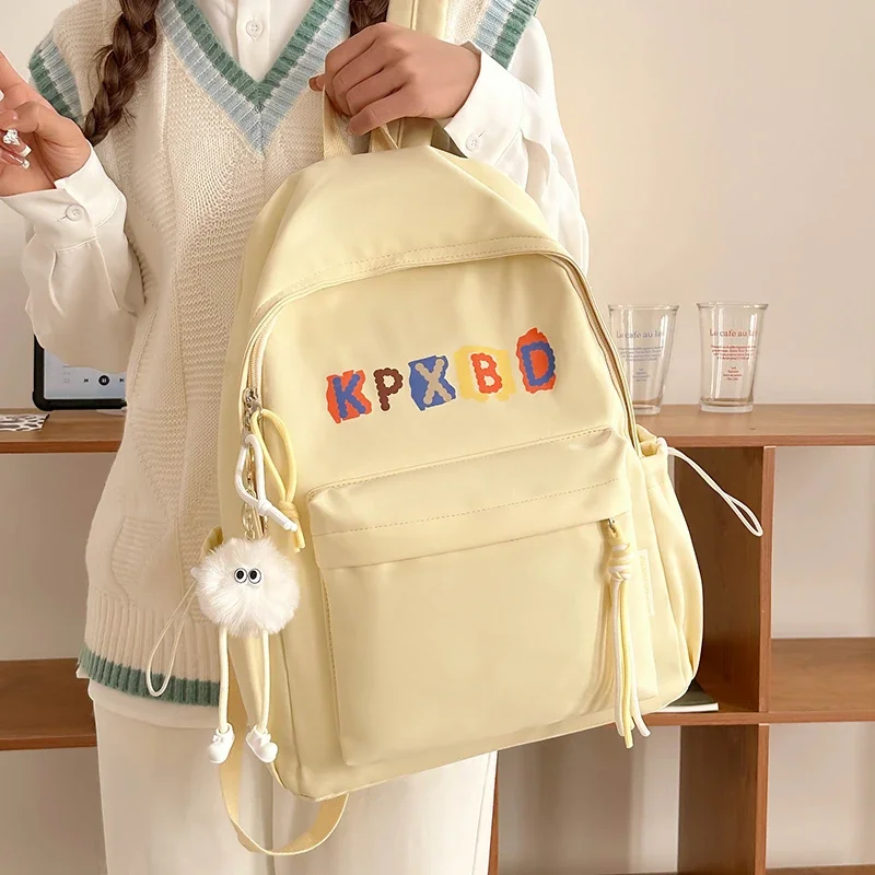 Mochila para mulheres de deslocamento universitário na primavera de 2025, mochila minimalista com grande capacidade e mochila de compras leve