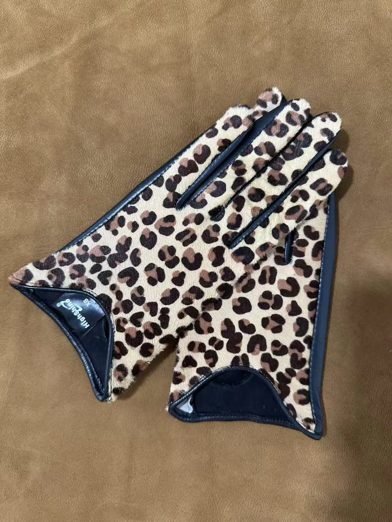 women's-fashion-touch-screen-warm-driving-light-and-thin-gloves