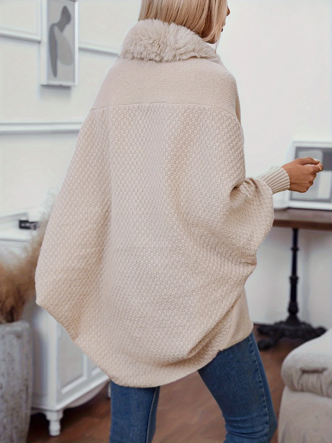 부드러운 인조 모피 숄: 겨울 따뜻한 랩. 스타일리시하고, 루즈핏이며, 손세탁 가능합니다. 완벽한 추운 날씨 패션 커버업!