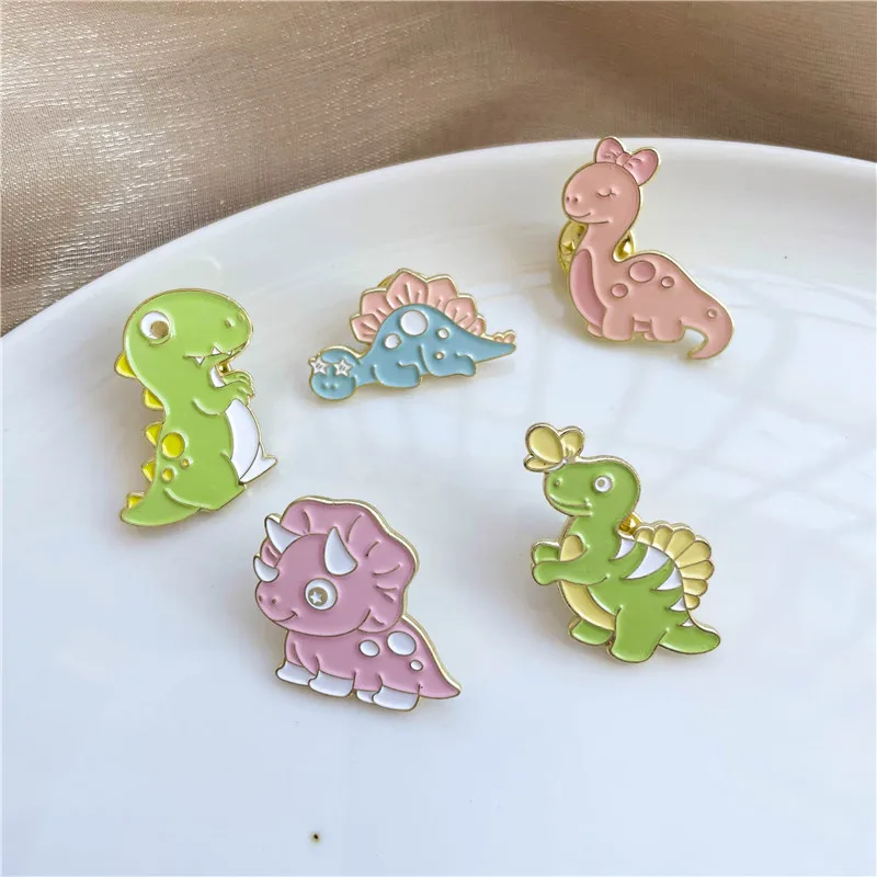 Cute Smile Dinosaur smalto spilla Cartoon Creative Bow Dragon Animal Badge abbigliamento per bambini spille da bavero regali gioielli