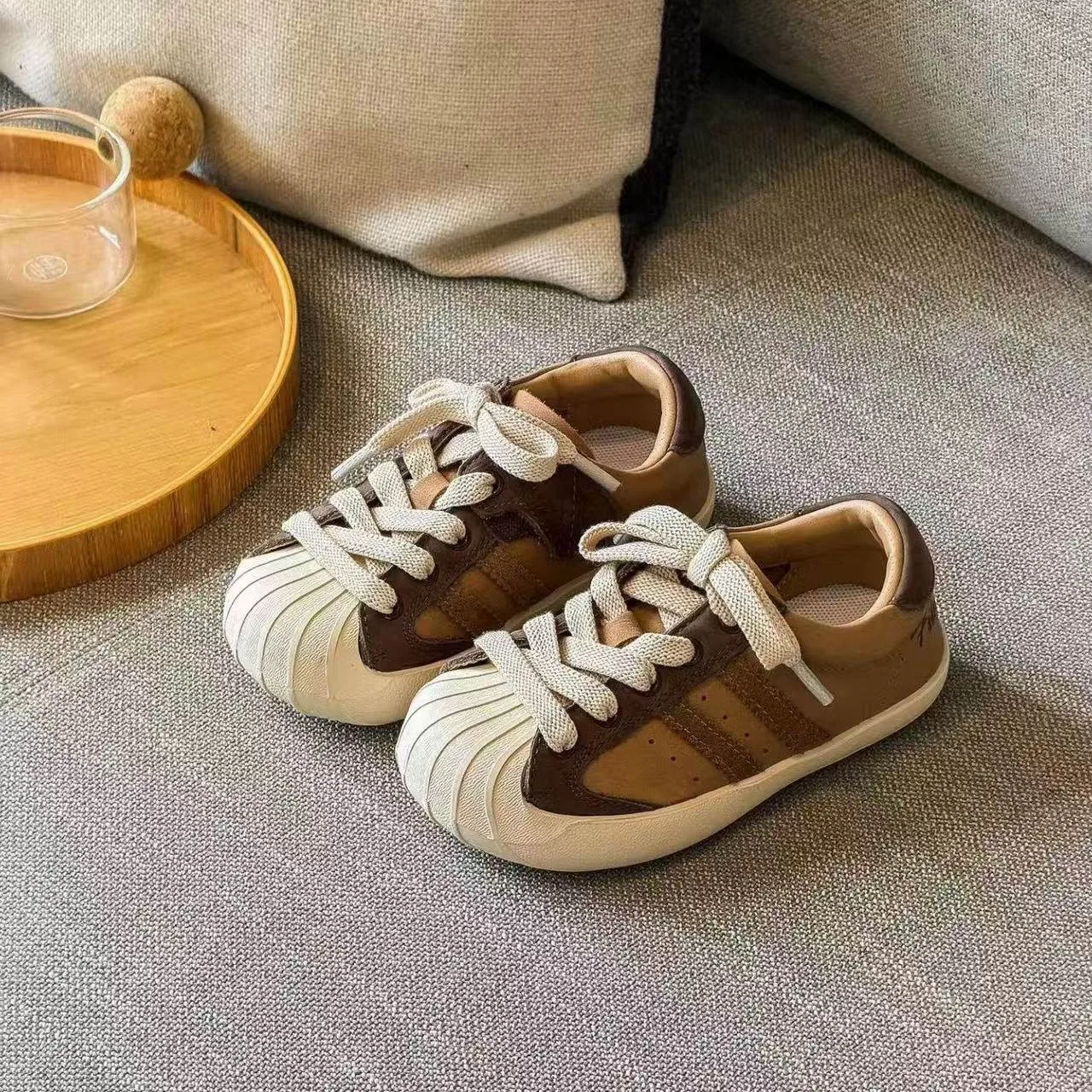 Spring and Autumn Children's Flannel Retro Casual Sports Shoes 2026 New Girls' Fashion Color Matching Belt Design Casual Shoes
