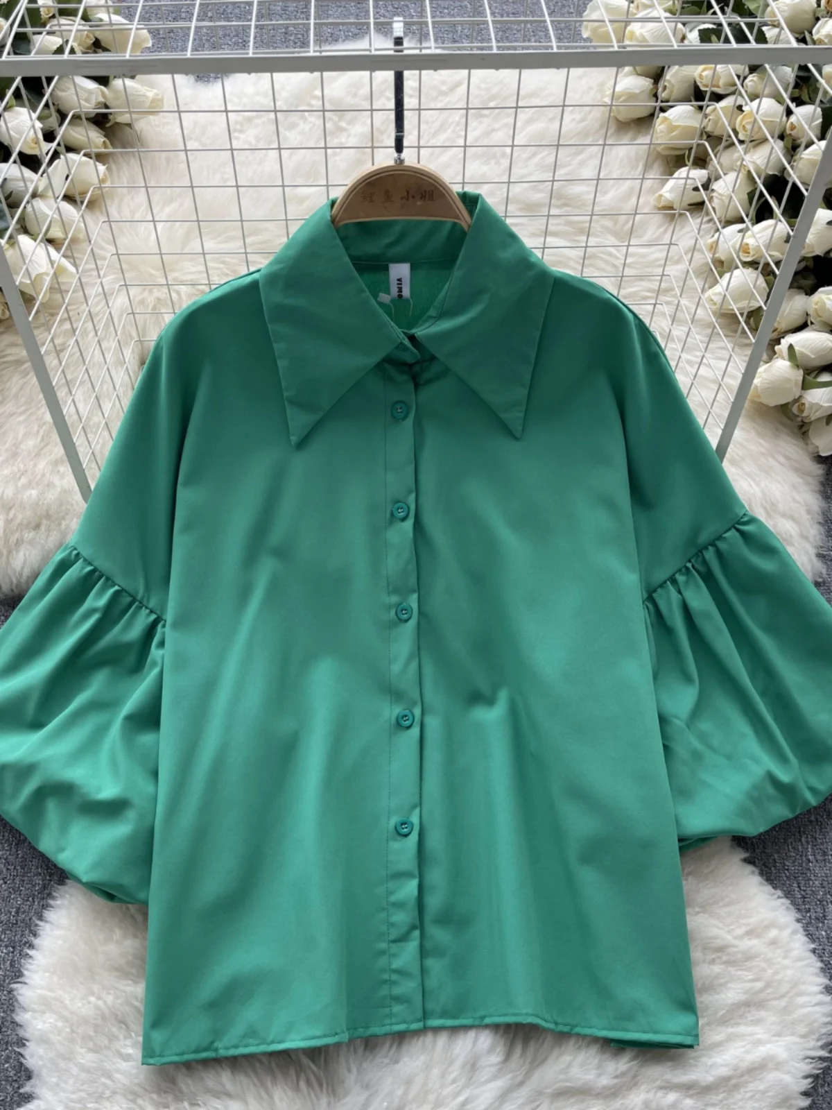 قميص أنيق بأكمام فقاعية للنساء، تصميم فضفاض يُنحف الجسم، إحساس خفيف وفائق الأناقة، قمة الأناقة على الطراز الكوري للعمل