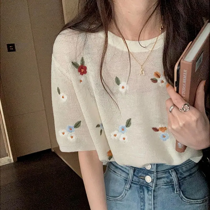 Summer New Round Neck Short Sleeve T-shirt Women Sweet Floral Embroidered Pullovers Japanese Style Temperament Knitting Tees