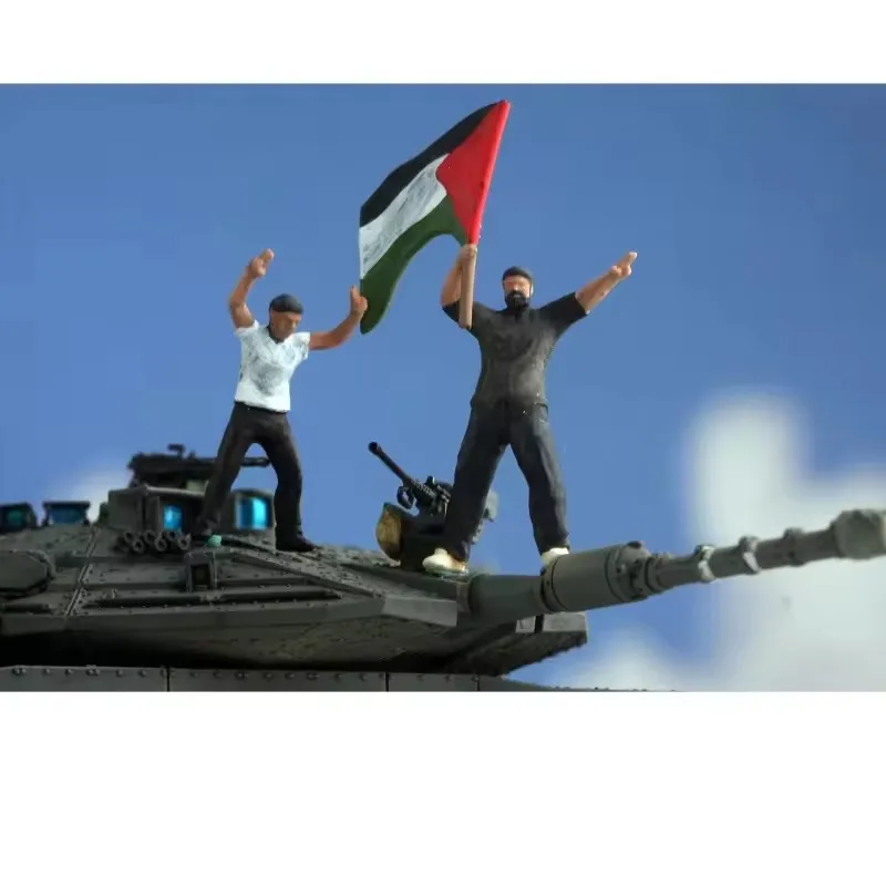 1:72 스케일 모델 2PcsCivilian 탱크 위에 서있는 플래그 액션 피규어 군인 DIY 장면 액세서리 컬렉션 디스플레이 인형