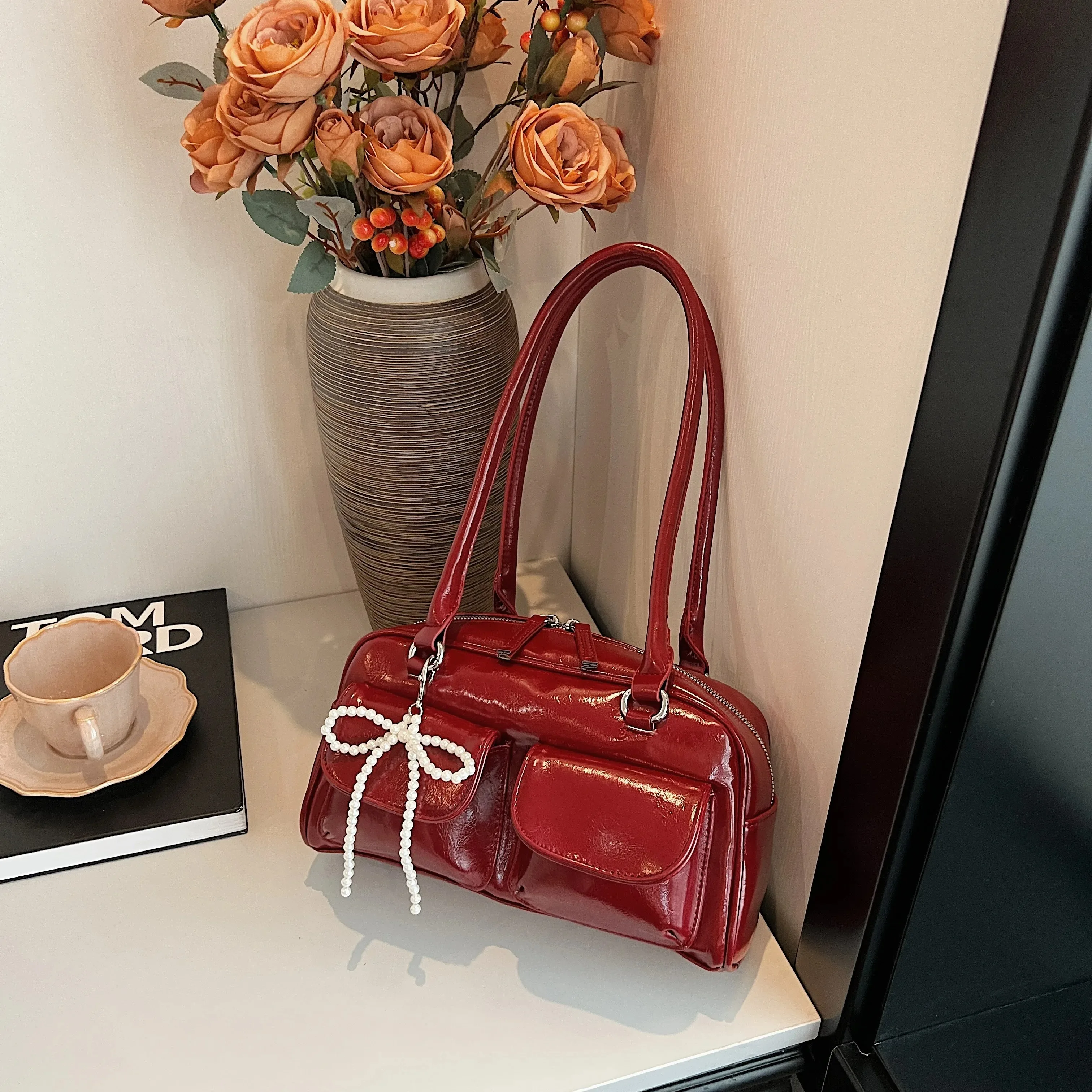 حقيبة القوس العصرية تحت الإبط للنساء 2024 الطبعة الكورية الجديدة بسيطة الترفيه وسادة حقيبة العصرية حقيبة كتف متعددة الاستخدامات