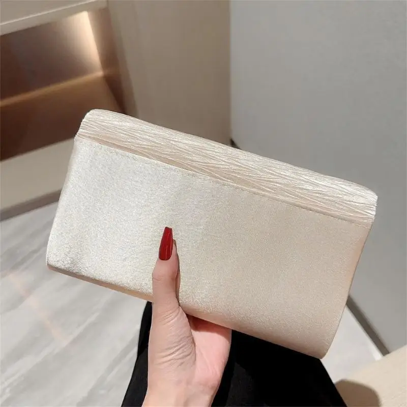 

Versatile Pleated Handbag Women's Fashionable Shoulder Bag for Various Occasions 20CA