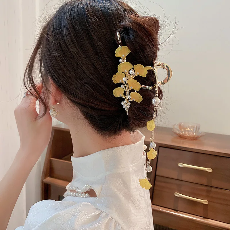 

Chinese Style Ginkgo Leaf Tassel Shark Clip Headdress Delicate Hair Clips Barrettes Women Girls Ponytail Clip Hair Accessories