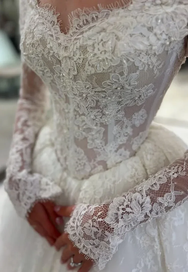 

High End Lace Wedding Dresses V-neck Long Sleeves Off the Shoulder Beads Bridal Gowns Bride Dress Church Vestidos De Noiva