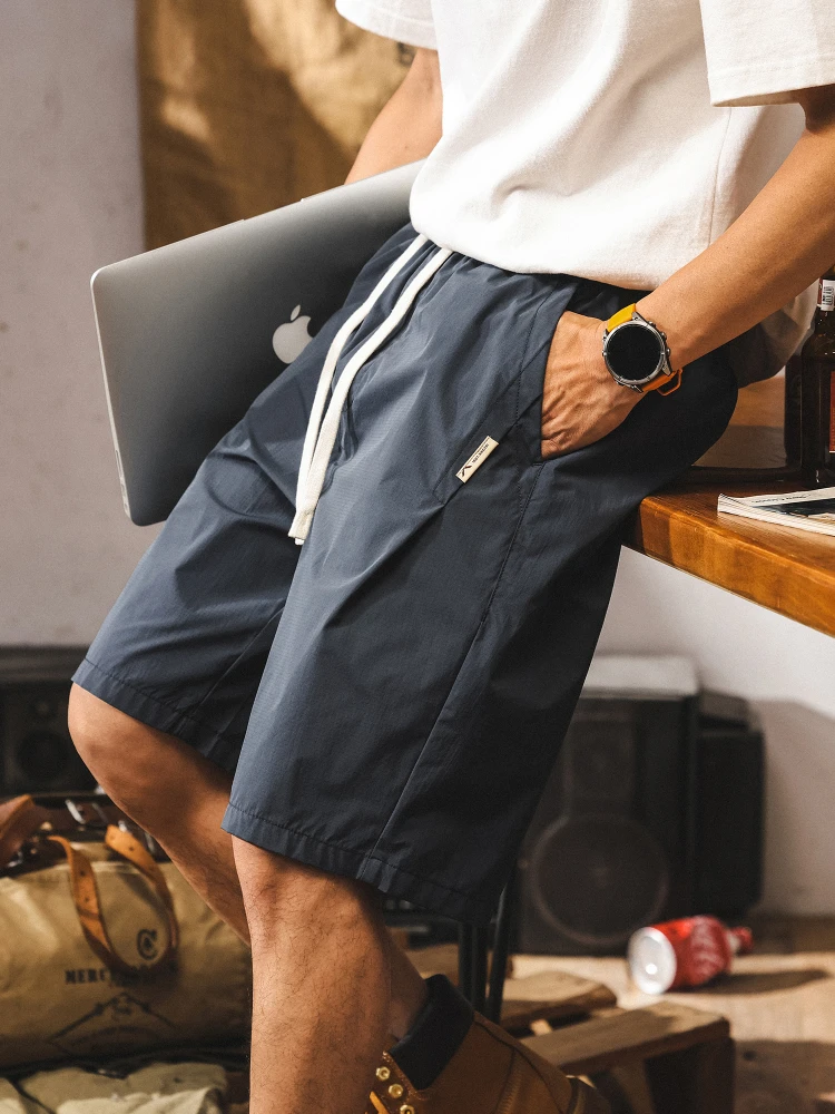 

Американские повседневные синие спортивные брюки в стиле ретро, большие размеры, мужские летние свободные прямые брюки средней длины с пятью точками