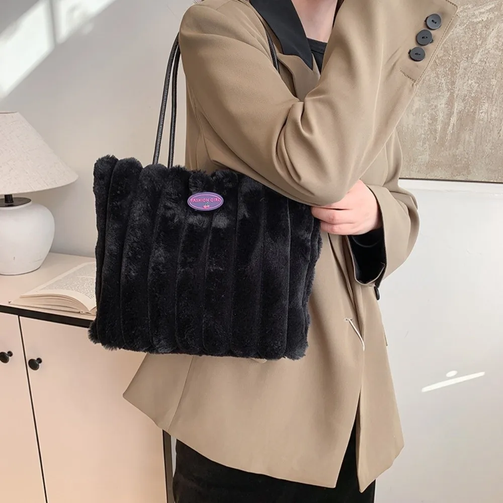 Tas Tote Berbulu Bergaris Poliester Tas Bahu Mewah Kapasitas Besar Portabel Tas Tangan Komuter Kancing Magnetik Lembut Musim Gugur