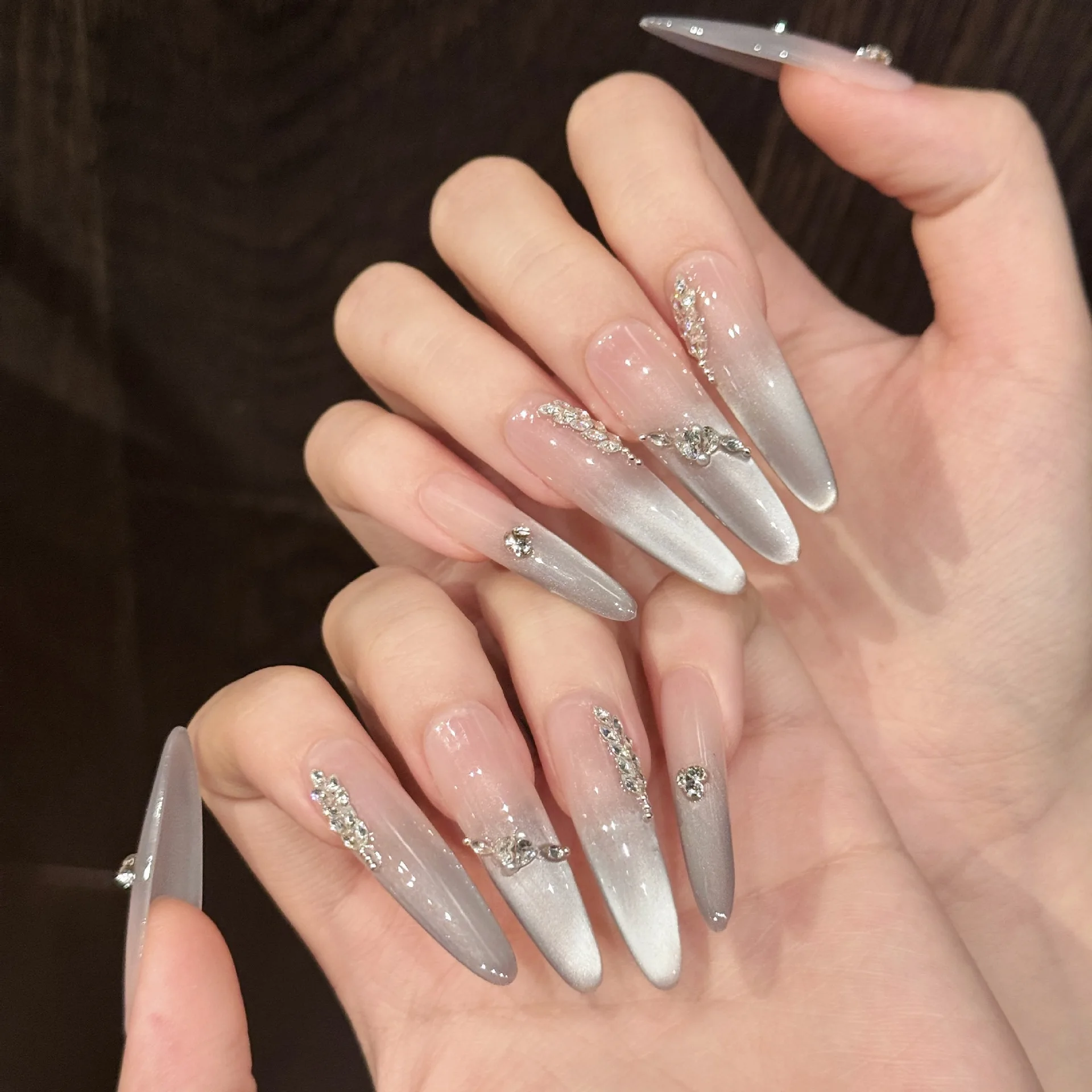 10個入り ヌードカラー ハンドメイド フェイクネイルチップ シンプル キャッツアイ グラデーション ロングオーバルネイルセット 付け爪 取り外し可能 グリッター つけ爪