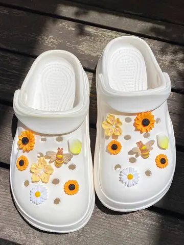 14pcs ABS Sunflower Bee Flower DIY Shoe Charms. Detachable Clog Sandal Clips. Seasonal Outdoor Decor. Great Holiday Gift