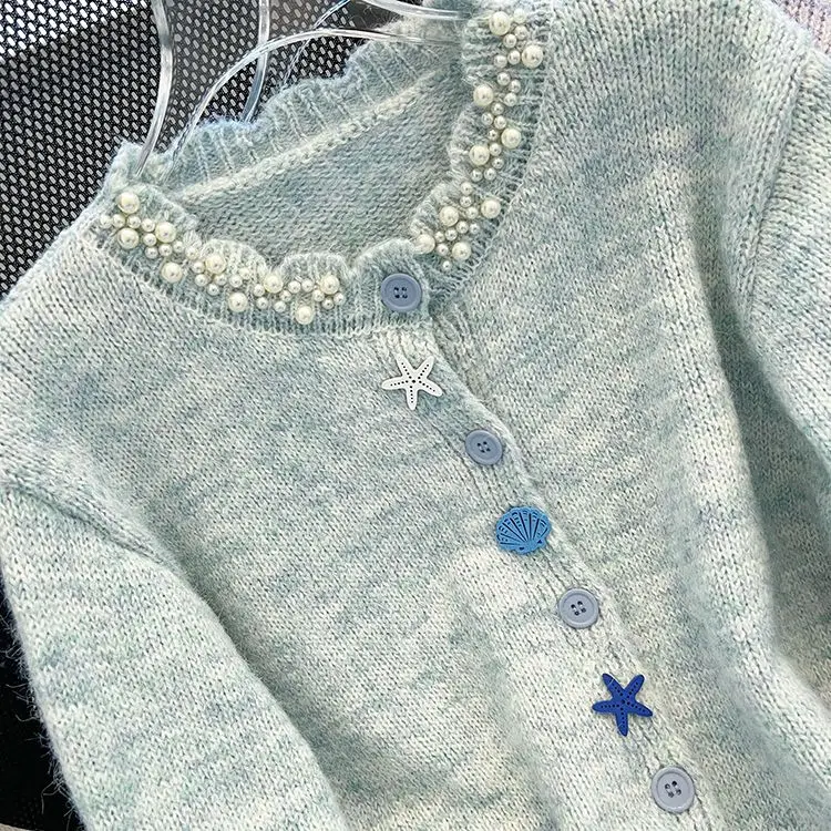 เสื้อโค้ทแฟชั่นเกาหลีสำหรับผู้หญิง ฤดูใบไม้ร่วง ฤดูหนาว น่ารัก สไตล์หวานๆ ยุค 2000 เสื้อสเวตเตอร์หรูหรา ทรงโอเวอร์ไซส์ เสื้อถักสไตล์สวยงาม ดีไซน์กระดุมเก๋ไก๋ รุ่นใหม่