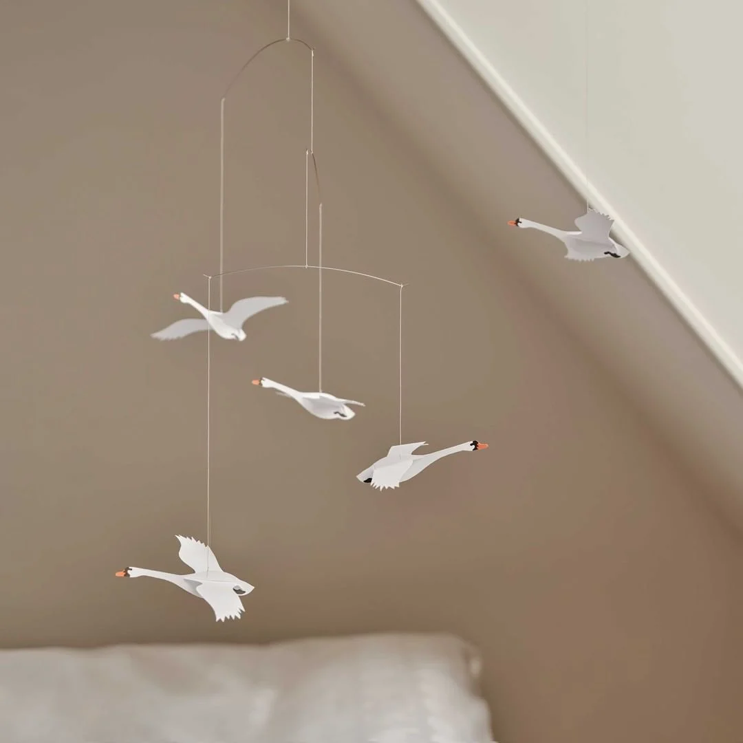 Imagem -02 - Ins Decorado Anjo Hangings Nordic Berço Bell Swallows Balanced Aérea Rotating Wind Chimes Home Decor