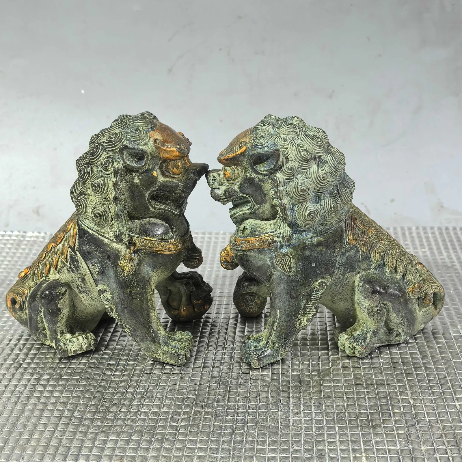Old Bronze Be unearthed, China FOLK Collection Copper Gilded A pair of lions