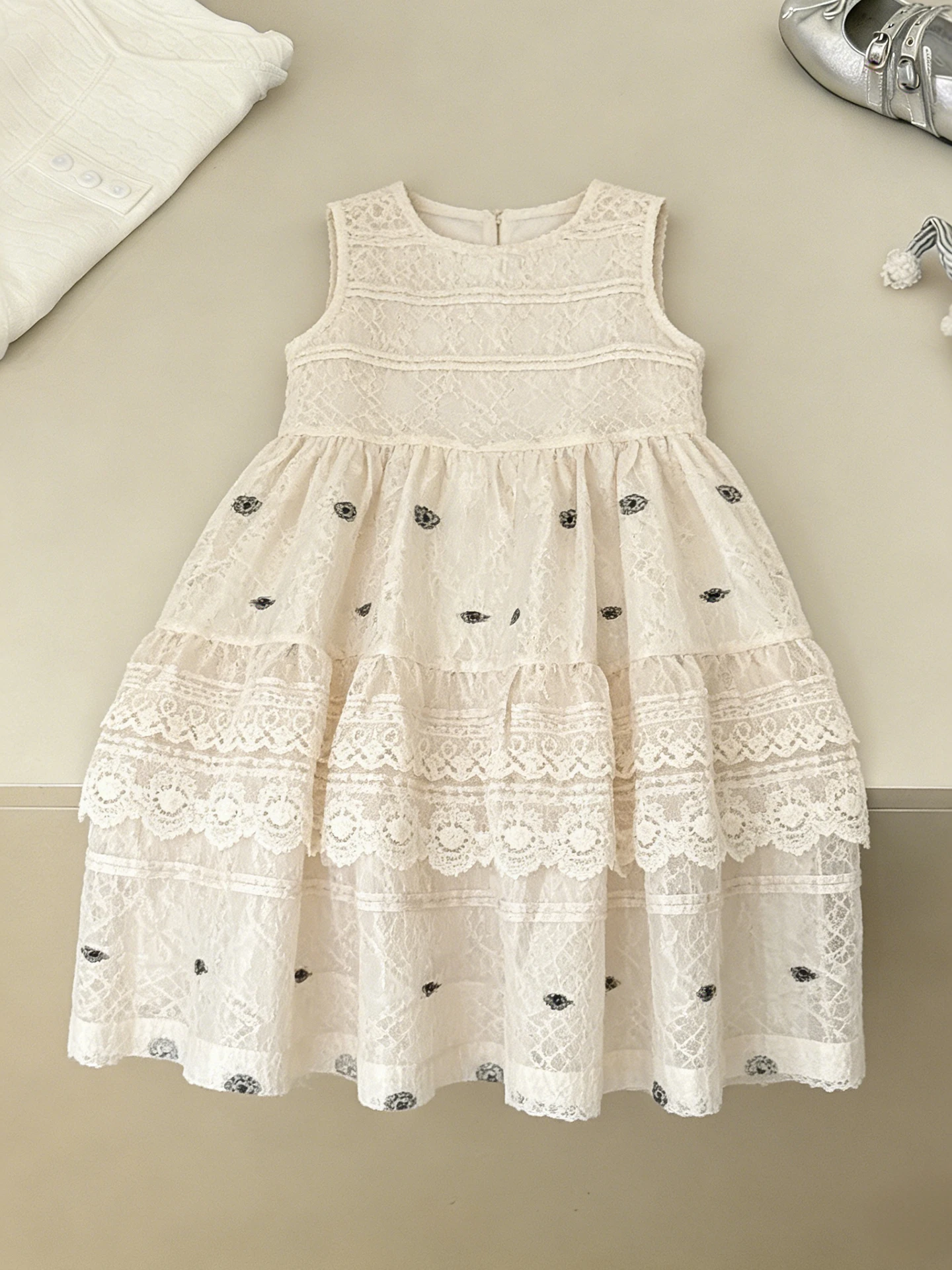 

Girls Summer Dress Sweet Style Hollow out Lace Trim Vest Dress Milk White Color Children's Clothing Kids Fashion
