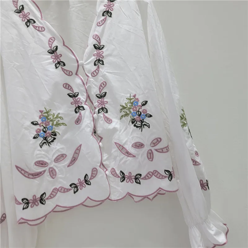 HKSH Women Shirt Stylish Hollow Out Embroidered Colorful Floral V-Neck Design French Style Long Sleeved Niche Ins Blouse HK26031