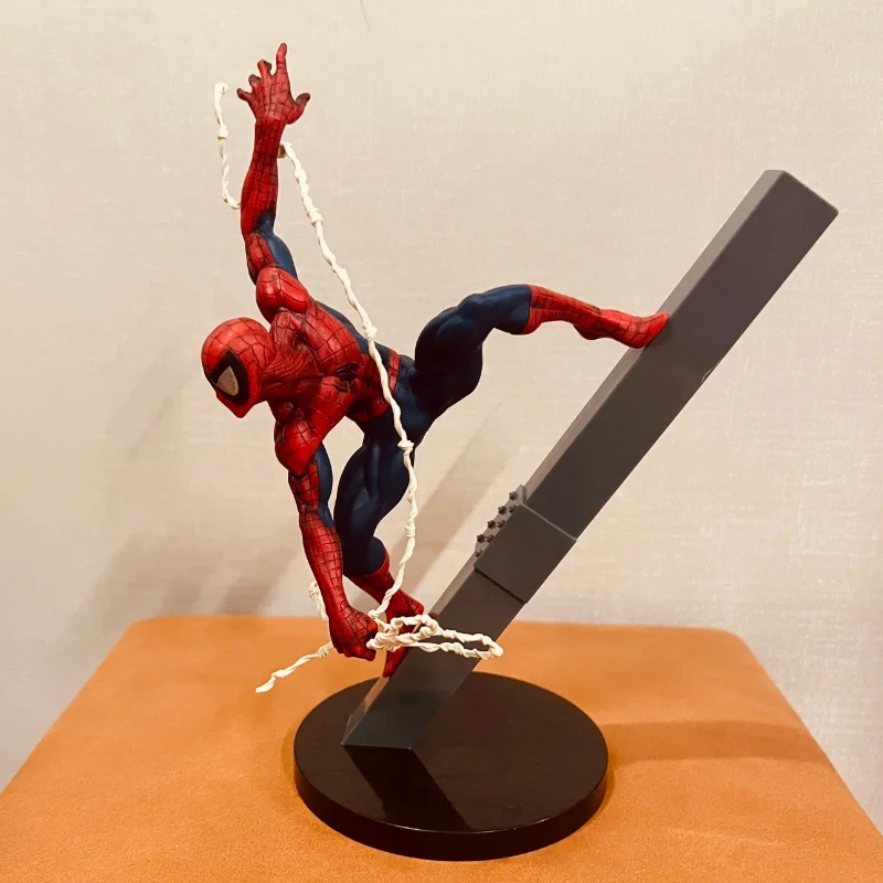 23 cm Avengers PVC Arrampicata su parete Spider Man Action Figure Modello da collezione Decorazioni Ornamenti per il desktop Regali