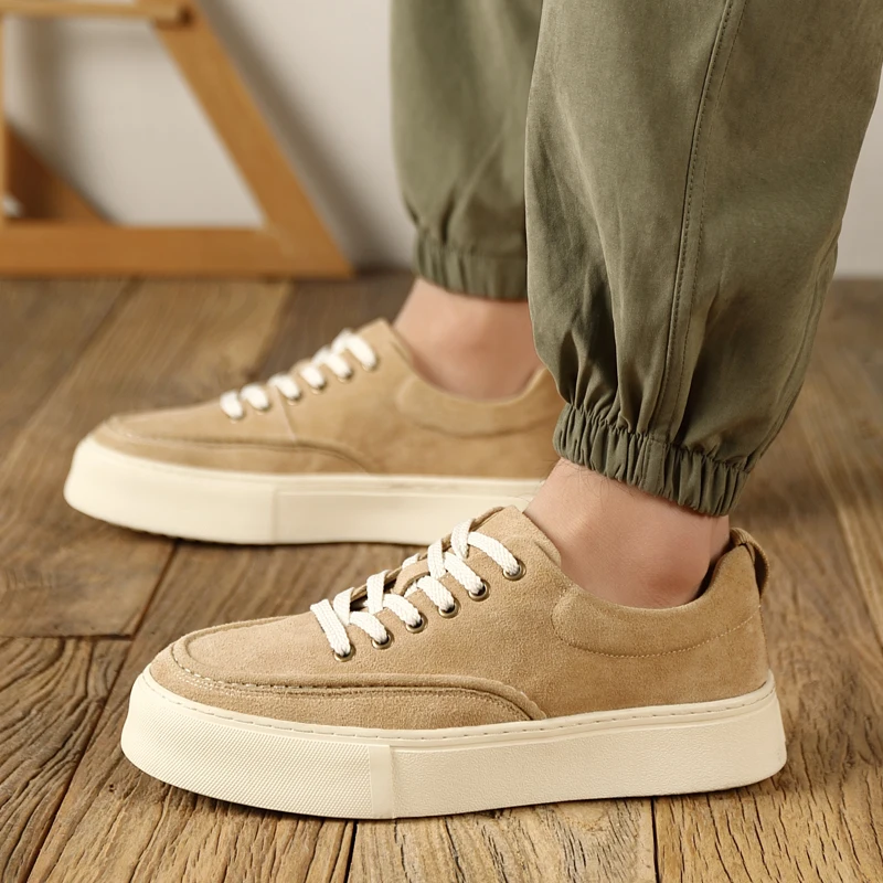 New Luxury Designer  Cow Suede Loafers Men Fashion British Casual Men Leather Shoes Breathable Sneakers Breathable Lace-up