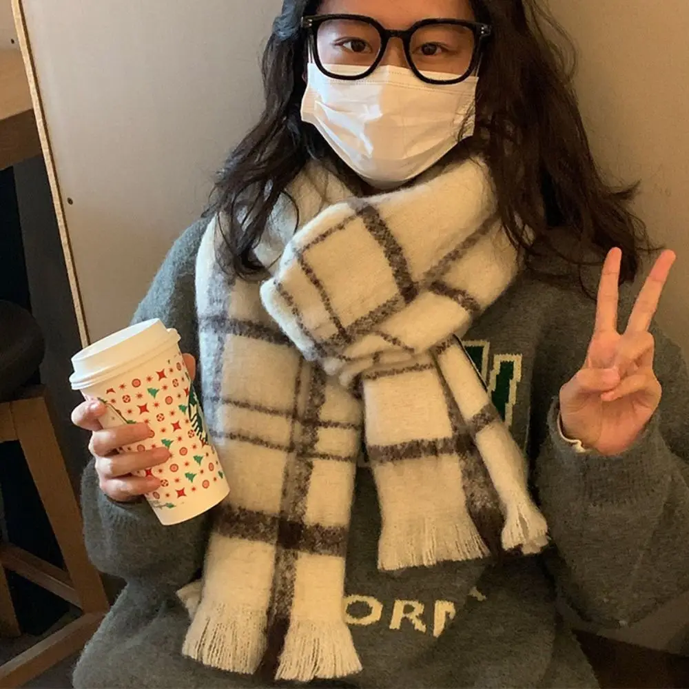 Elegancki biały szalik w kratę Ciepłe, miękkie moherowe szale z frędzlami Zimowe, pogrubione szaliki kaszmirowe dla kobiet